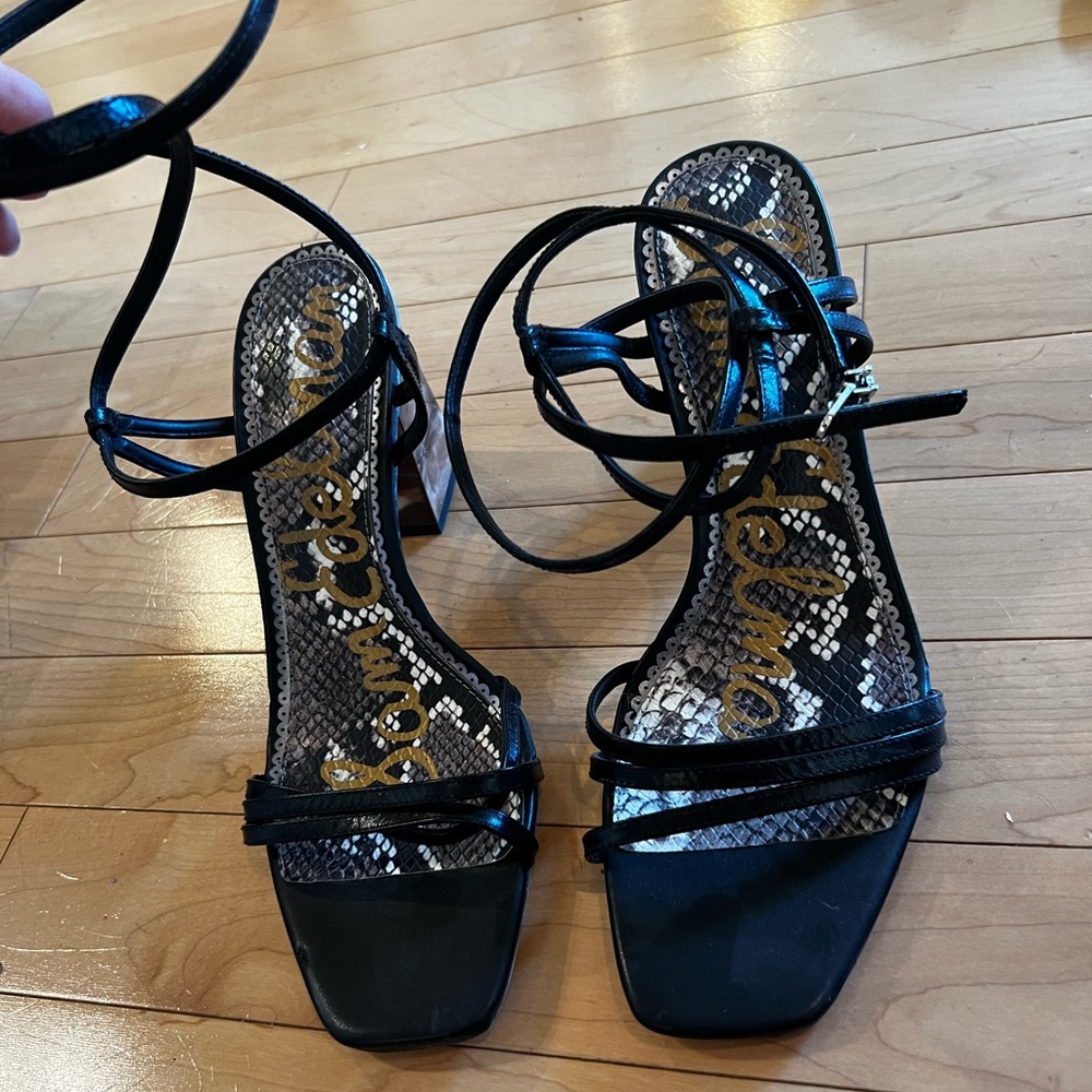 Wrap around heel